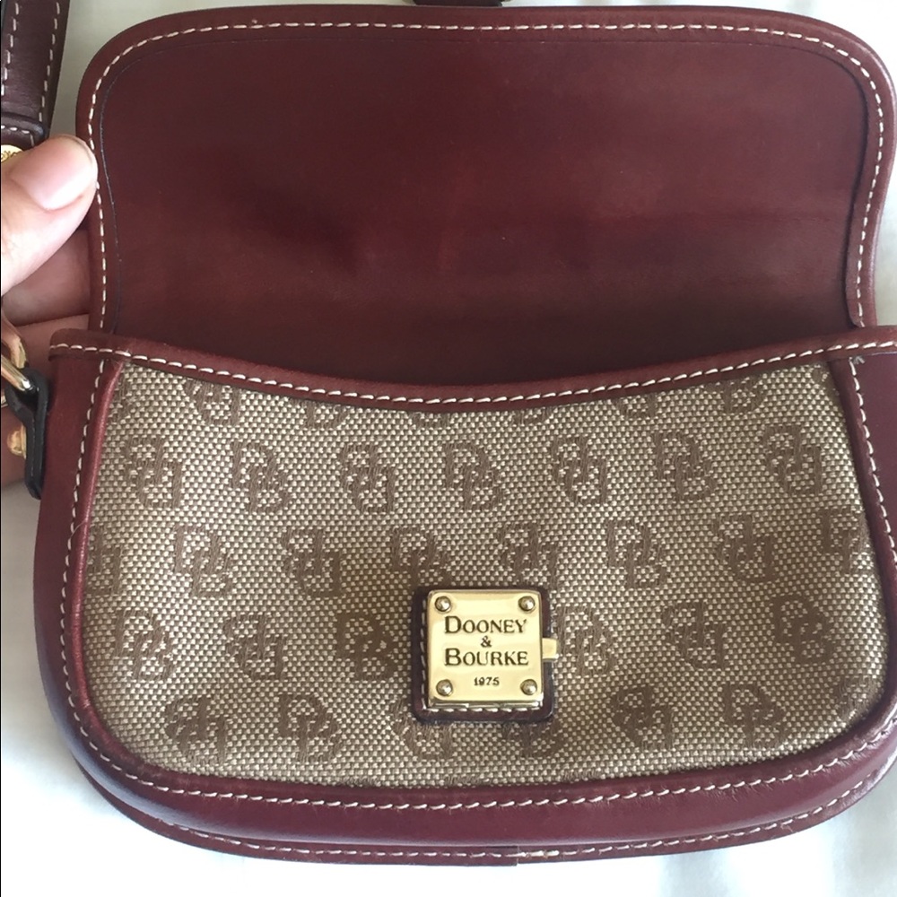 Dooney & Bourke small wristlet - Picture 5 of 8